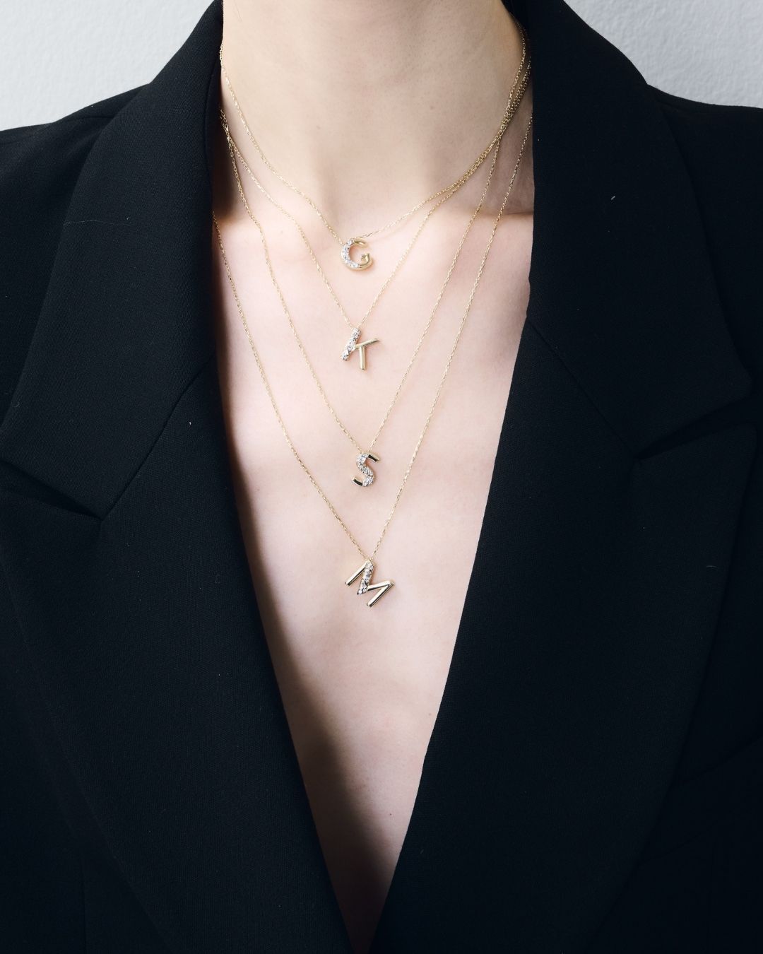 TIMELESS INITIALS V NECKLACE