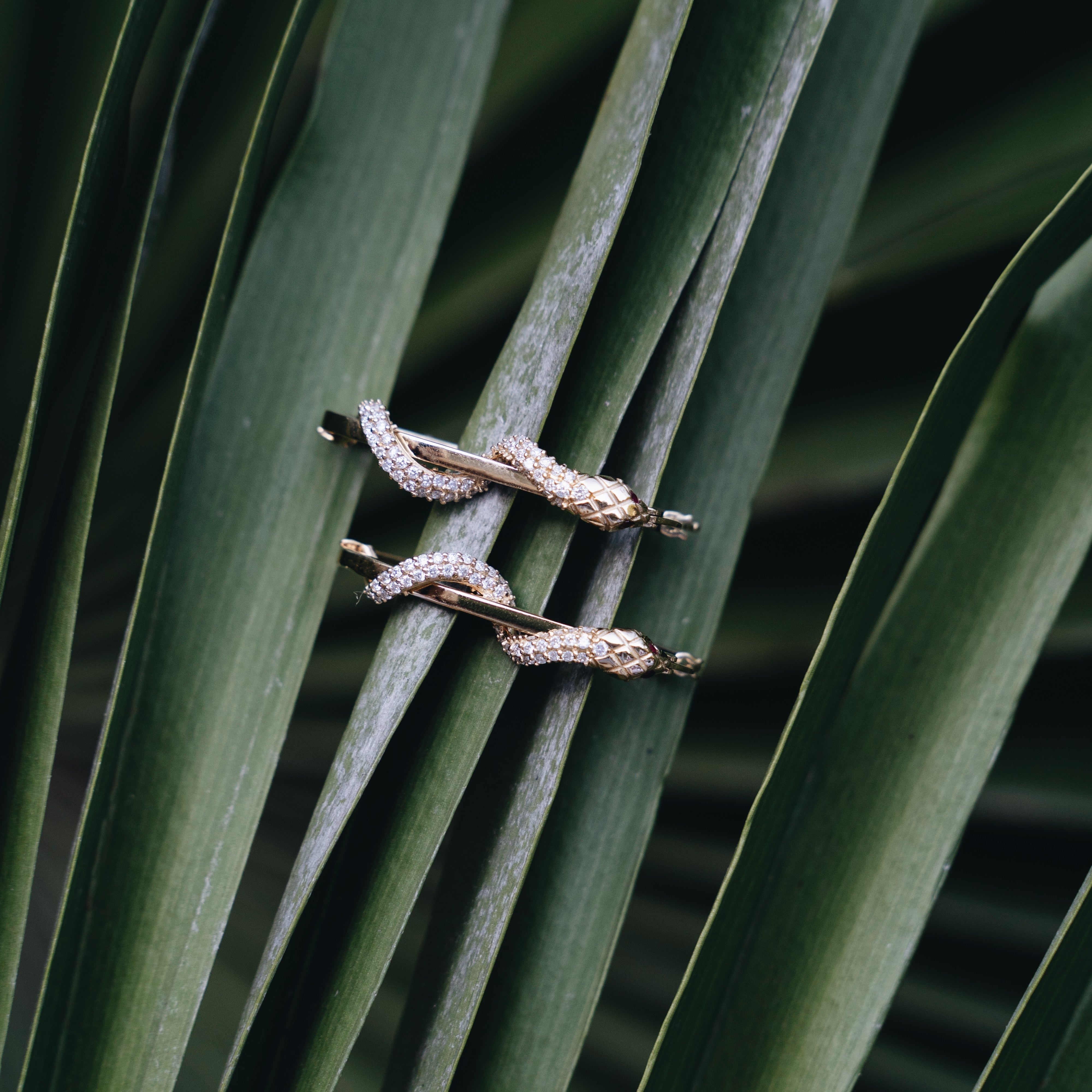 REBORN EARRING WITH PAVE DIAMOND